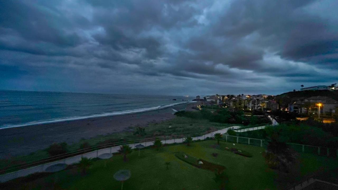 Exclusive Luxury Frontline Beach Penthouse Casares Del Mar - Estepona Zewnętrze zdjęcie